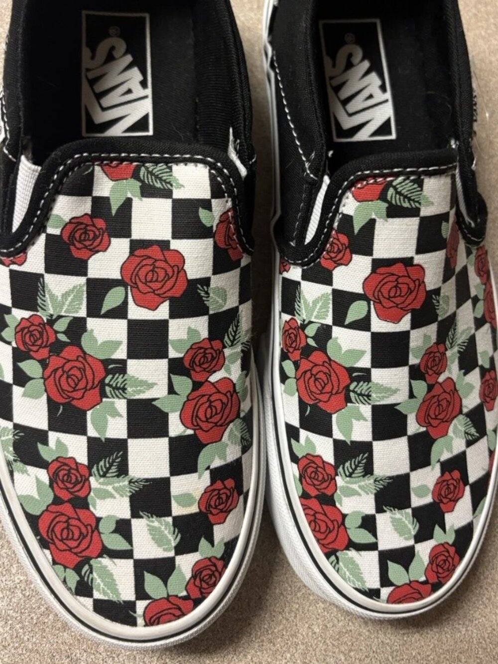Women’s Vans Shoes - Size 6 - Looks New - Nice